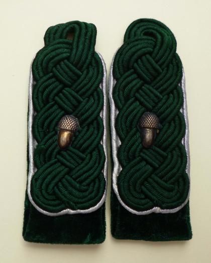 Third Reich : Reichsforstdienst / National Forestry Service pair of stitch-in epaulettes for an Oberforstmeister.