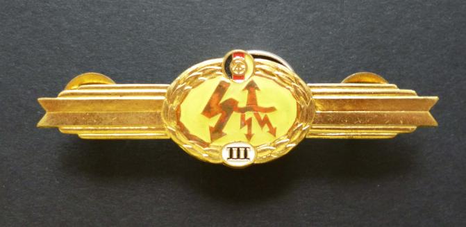 East Germany (DDR) : Army breast badge for Qualified Signallers III Grade, 1986-90.