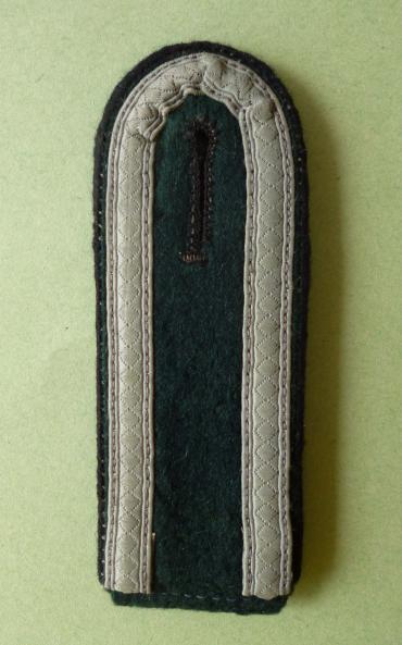 Third Reich : Wehrmacht Heer / Army single slip-on epaulette for a Pionier Unteroffizier.