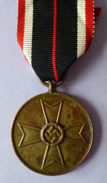 Third Reich : 1939 War Merit Medal (Kriegsverdienstmedaille).