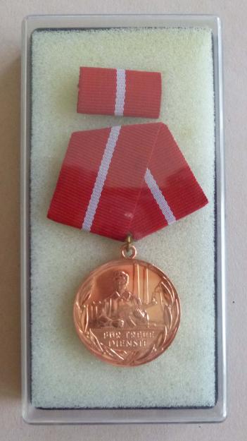 East Germany (DDR) : Medal for 10-years Loyal Service in the Combat-Groups of the Working Classes (Kampfgruppen der Arbeiterklasse) in original presentation case.
