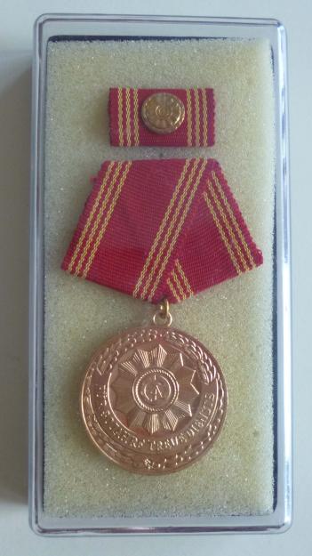 East Germany (DDR) : Medal for 30-years Service in the Armed Organisations of the Interior Ministry (Bewaffneten Organen des Ministeriums des Innern) in original presentation case.