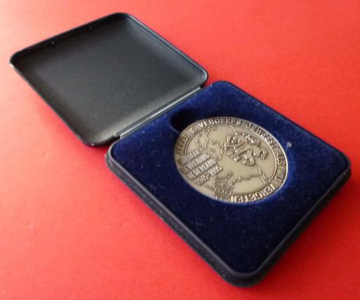 Holland : Medallion Commemorating the 50th Anniversary of the Liberation of Holland in WW2.