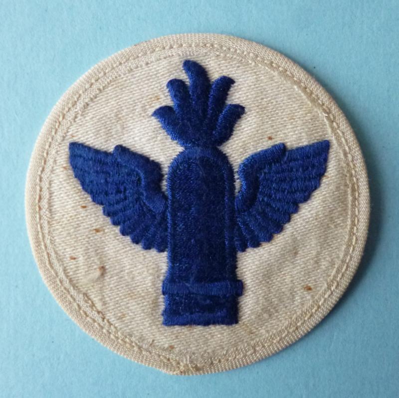 Third Reich : Kriegsmarine Artilleryman's Machine-embroidered Career Armbadge.