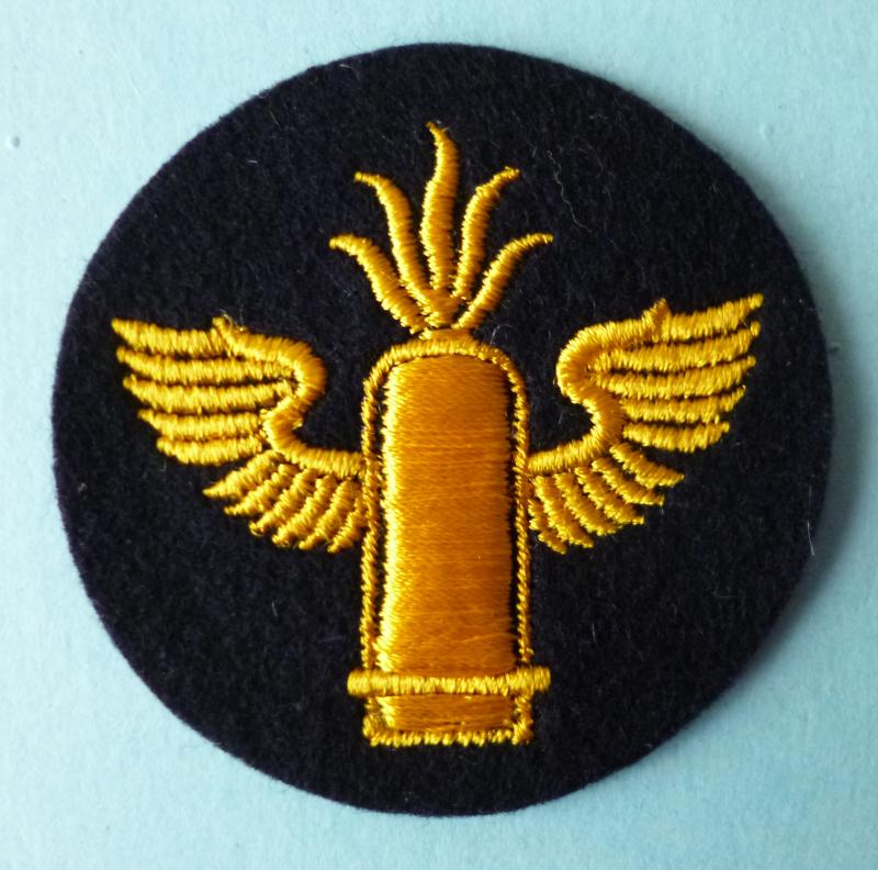 Third Reich : Kriegsmarine Artilleryman's Machine-embroidered Career Armbadge.