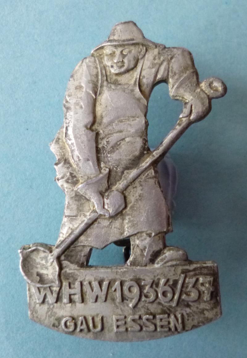 Third Reich : Winterhilfswerk (WHW) Gau-Essen 1936-37 Donation-badge.