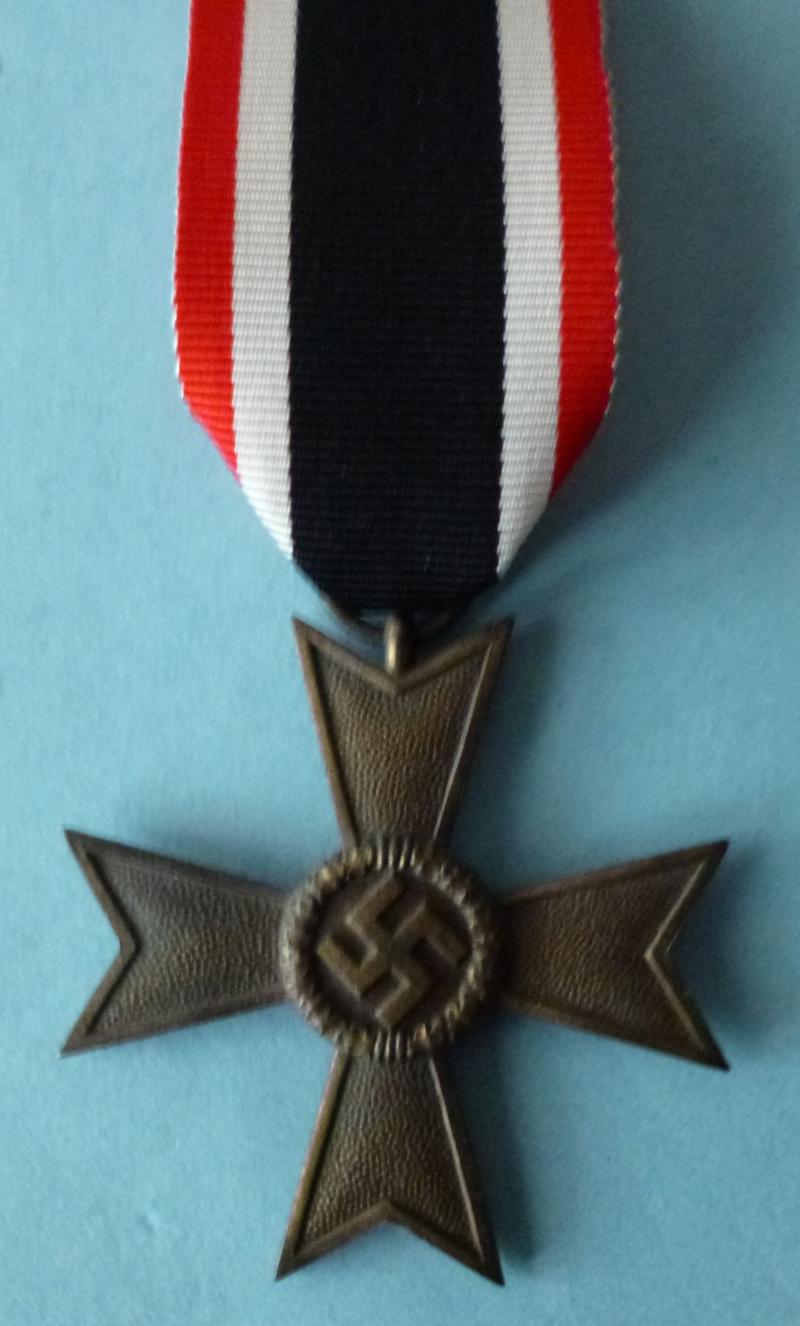 Third Reich : War Merit Cross 2nd Class without Swords (Kriegsverdienstkreuz 2 Kl. ohne Schwertern).