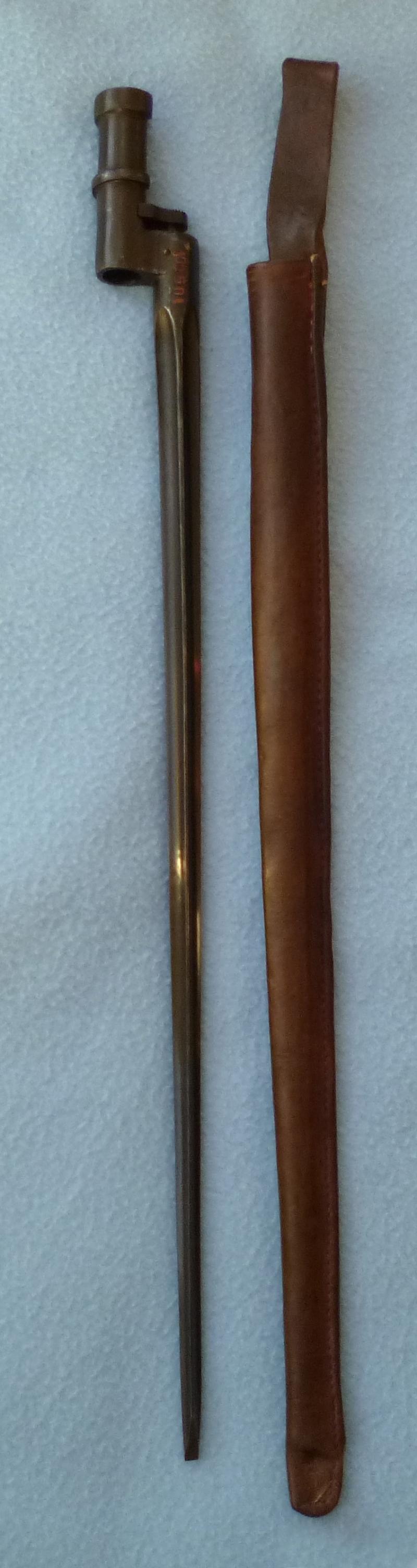 USSR / Finland : Mosin-Nagant 1891/30 Socket Bayonet with Leather Scabbard.
