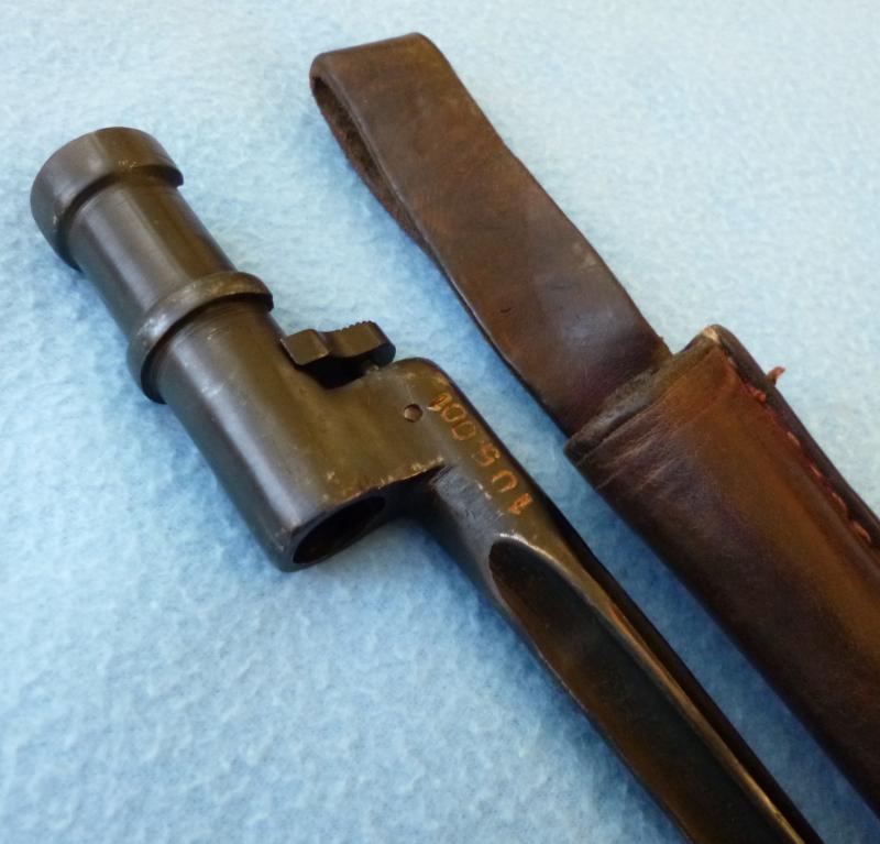 USSR / Finland : Mosin-Nagant 1891/30 Socket Bayonet with Leather Scabbard.