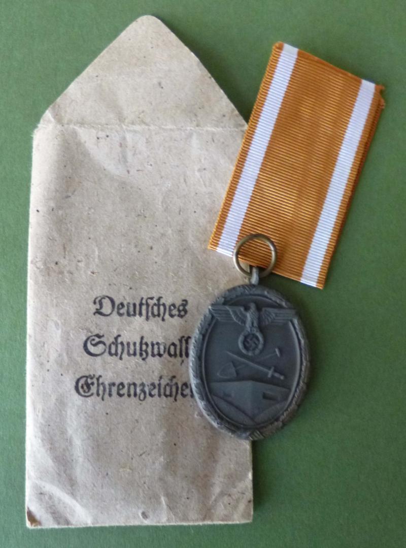 Third Reich : Westwall Medal (Deutsches Schutzwall-Ehrenzeichen) with original packet.