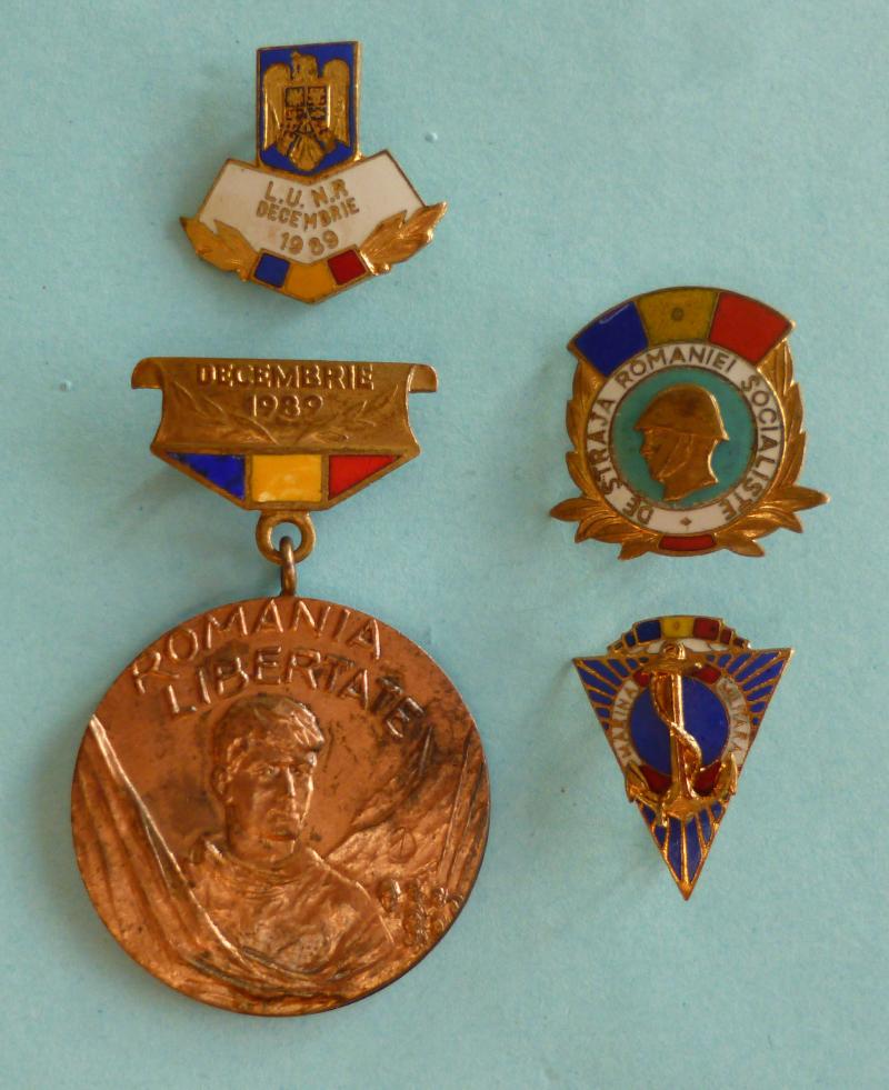 Romania : Group of Four Badges from the 1989 Revolution and the Overthrow of Nicolae Ceaucescu.