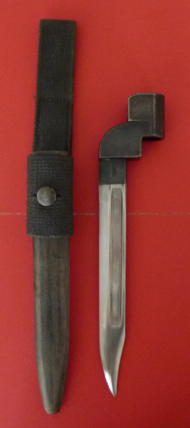 Lee-Enfield Socket Bayonet No.9 Mk1 Complete with scabbard and Webbing Frog.