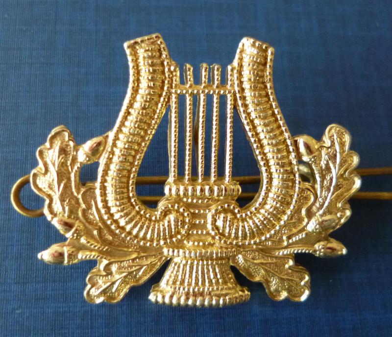 Army Bandsman / Musician un-crowned Staybrite Arm-badge.