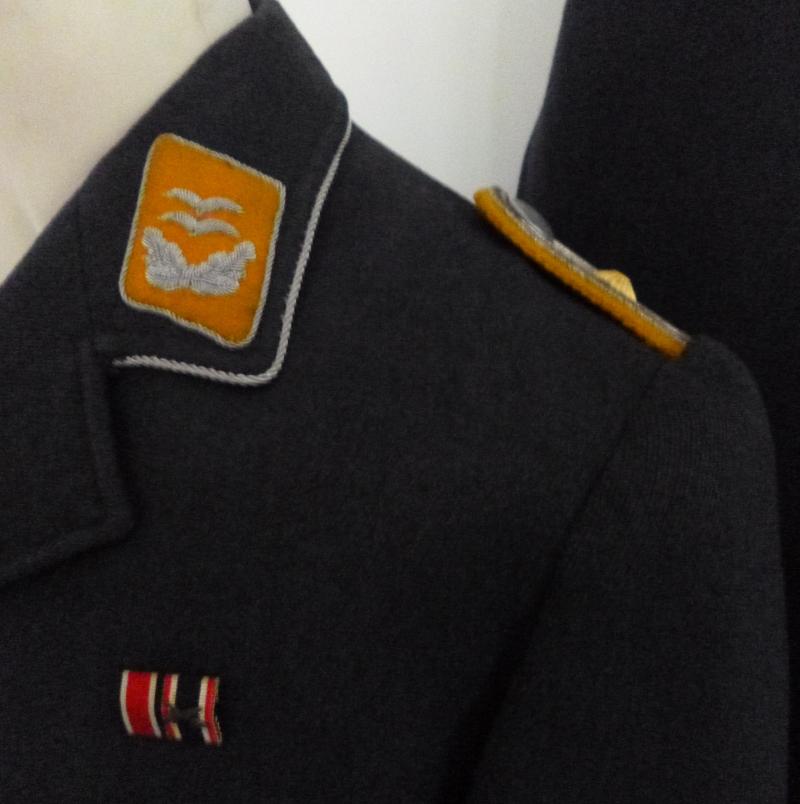 Third Reich : Luftwaffe Oberleutnant's Uniform consisting of Flight Blouse and Breeches.