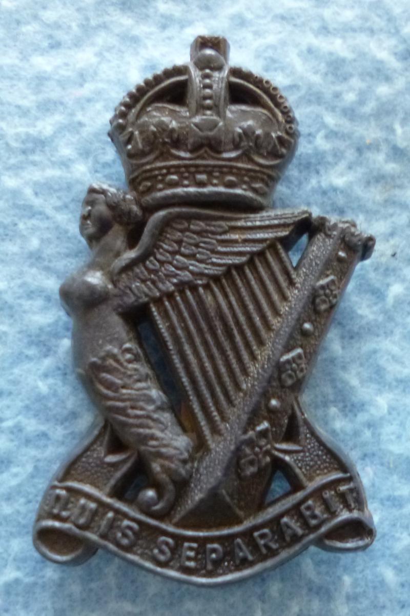 WW2 The Royal Ulster Rifles Plastc War-economy Cap-badge.