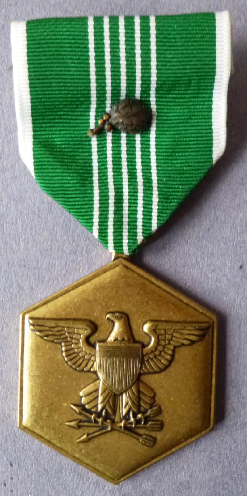 USA : Army Commendation Medal with Second Award Oakleaf Cluster Emblem.