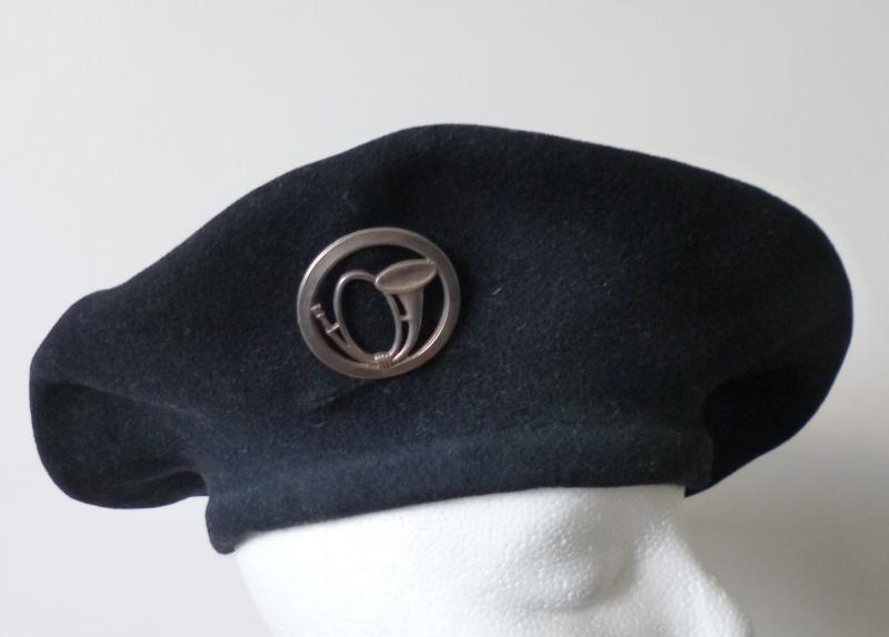 France :  Black Beret of the Chasseurs Alpins (Mountain Troops) complete with Badge.