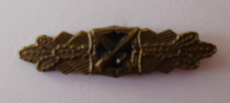 BRD : 1957 Pattern de-Nazified Wehrmacht Nahkampfspange in Bronze Stick-pin Lapel-badge.