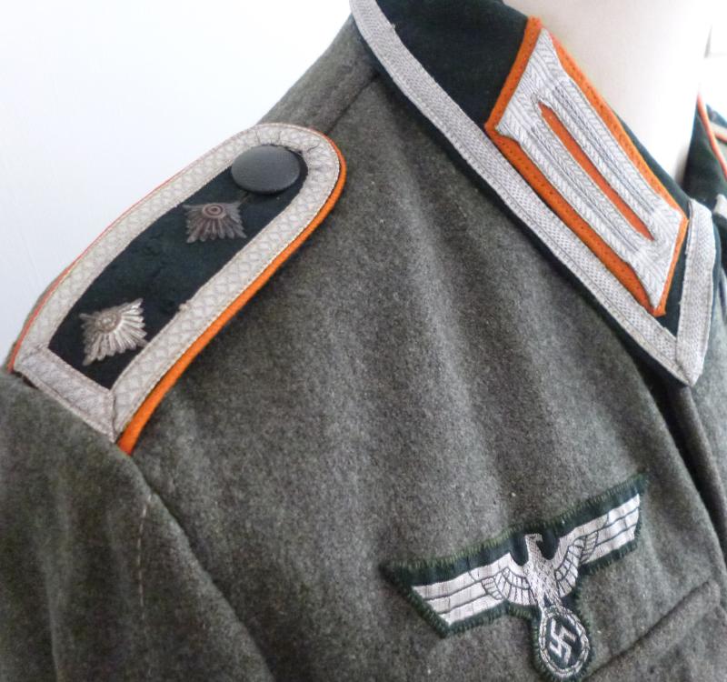 Third Reich : Wehrmacht / Heer (Army) Hauptfeldwebel's M-40 Service-tunic with Orange Arm-of-Service Colour.