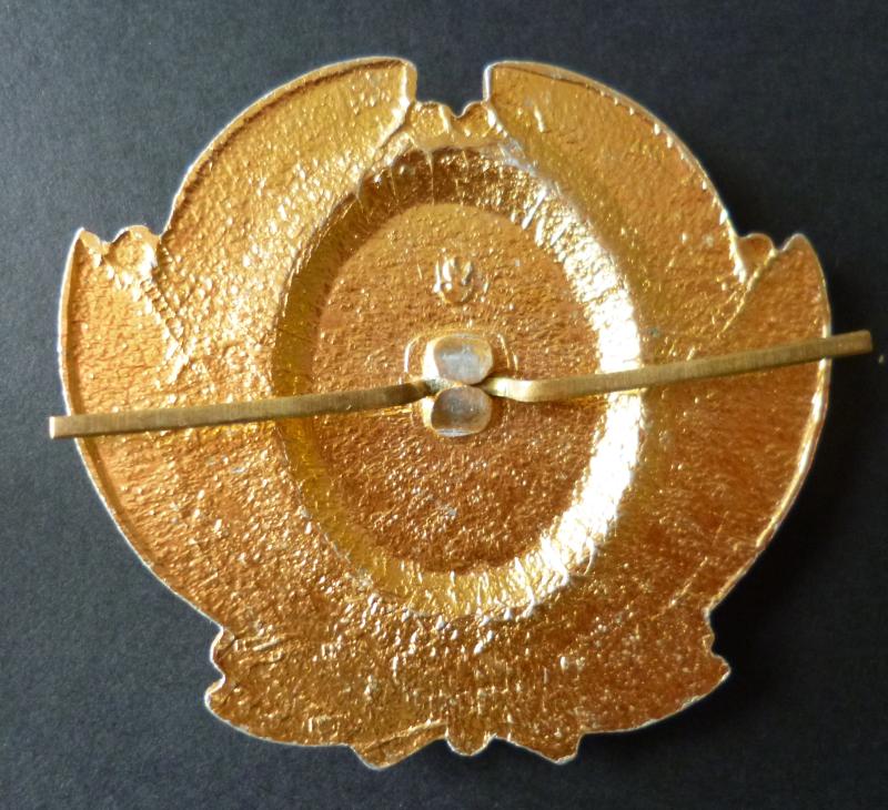 USSR : Russian Railway Junior Official's Gilt Anodised Aluminium Cap-badge.