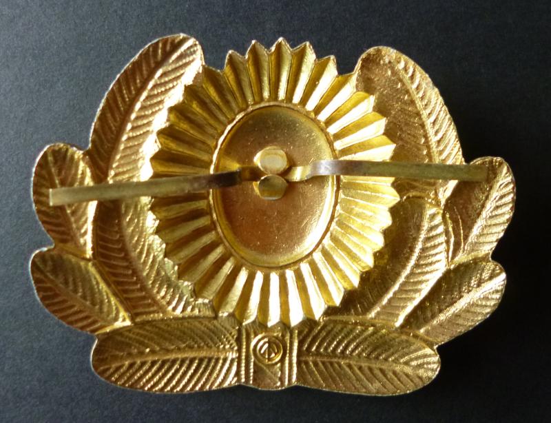 USSR : Soviet Russian Police Gilt Anodised-aluminium Cap-badge.