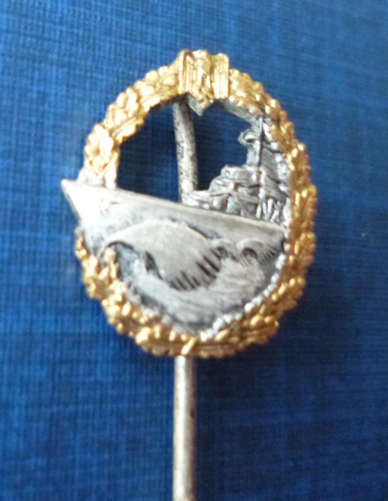 Third Reich :  Kriegsmarine Zerstörer-Kriegsabzeichen (Destroyer War-badge) Stickpin Miniature Lapel-badge.
