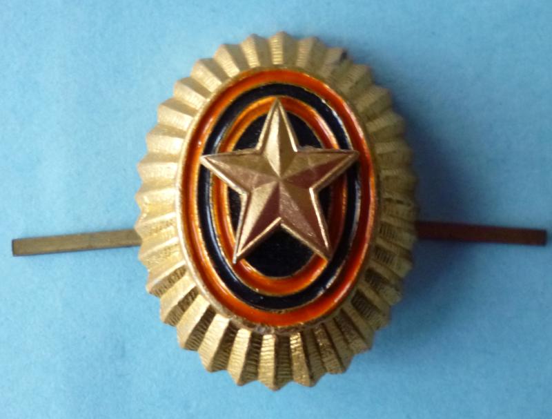 Russia : Army Enlisted-ranks' Service Cap-badge.