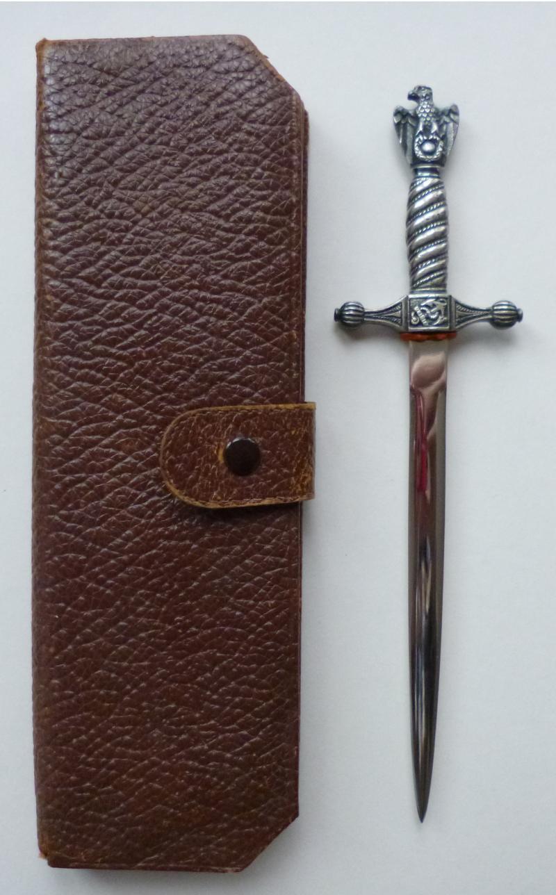 Third Reich : Kriegsmarine Miniature Officer's Dress Dagger Paper-knife Complete in its Original Brown Leather Fitted Presentation Folder.