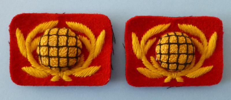 Pair of Royal Marines Bandsmans No1 Dress Collar-badges.