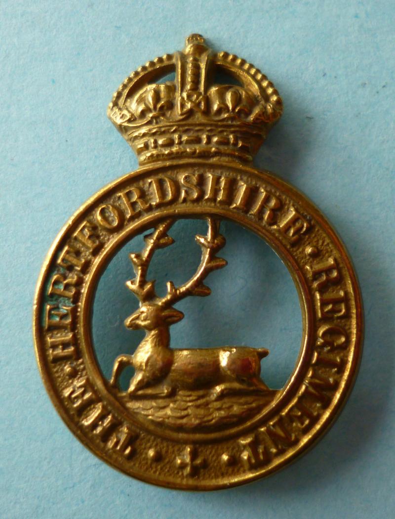 Hertfordshire (Territorial) Regiment Other Ranks Brass Cap Badge - narrow antlers variety.