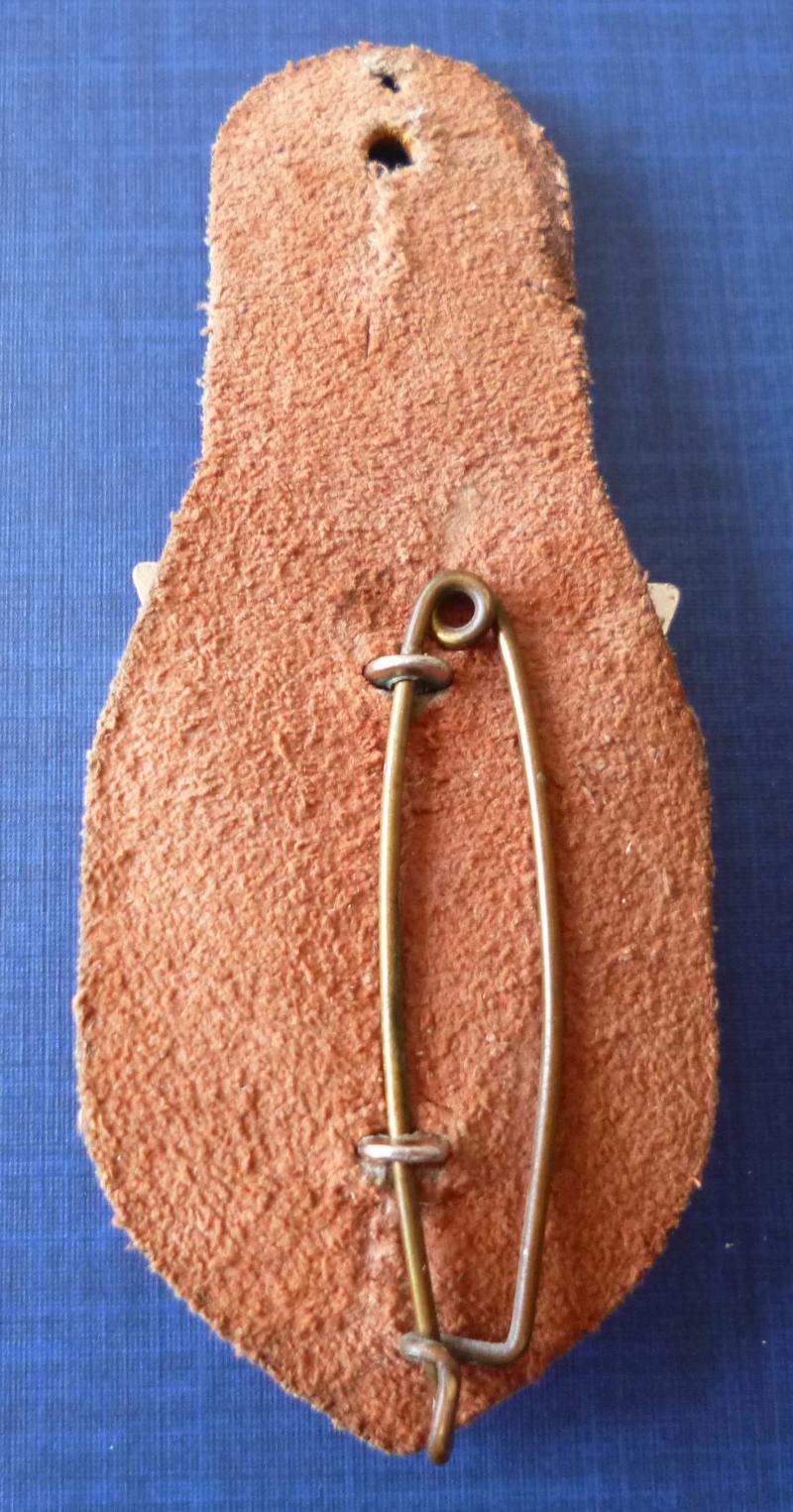 France : Army Geographic Group (Groupe Geographique) Formation-badge on Brown Leather Pocket-fob Attachment.