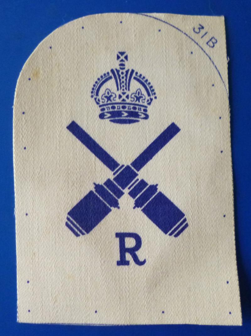 Royal Navy WW2 Gunners Mate Range-taker King's crown Arm-badge Printed in Blue on White.