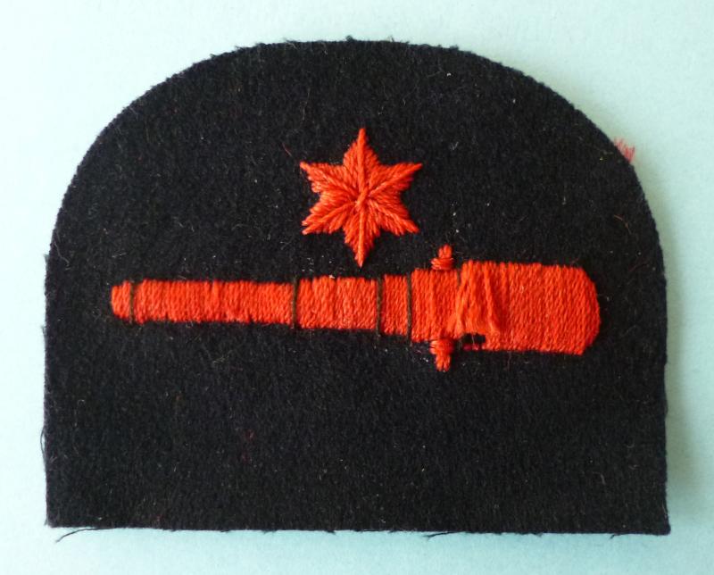 Royal Navy WW2 Seaman Gunner Ratiing 3rd Class Red on Navy-blue Arm-badge.
