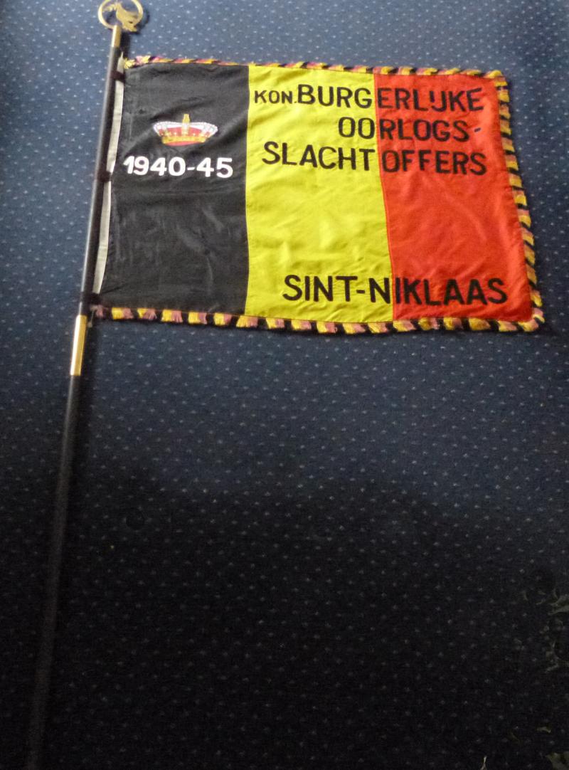 Belgium : Complete Flag-Standard of the 1940-45 Royal Civilian War Victims Association Branch in St Niklaas, Flanders.